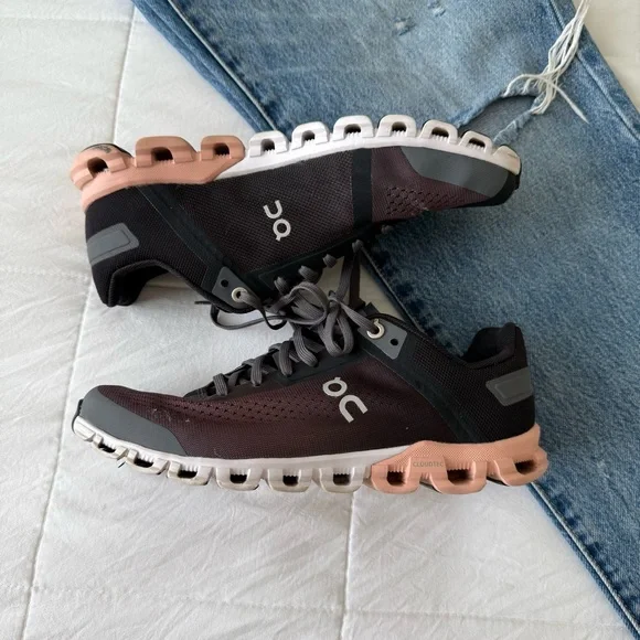 On Running Cloudflow Women Sneaker Size 6.5 - Picture 1 of 8